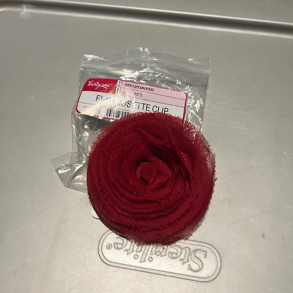 Thirty-one Rosette Clips - Picture 2 of 3